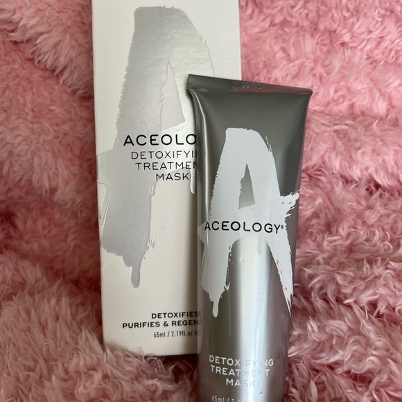 Aceology Detoxifying Treatment Mask - Picture 3 of 11